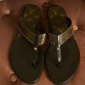 Authentic used Louis Vuitton sunny flat thong monogram with gold studs